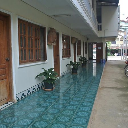 Nice Guesthouse Muang Phônsavan Dış mekan fotoğraf