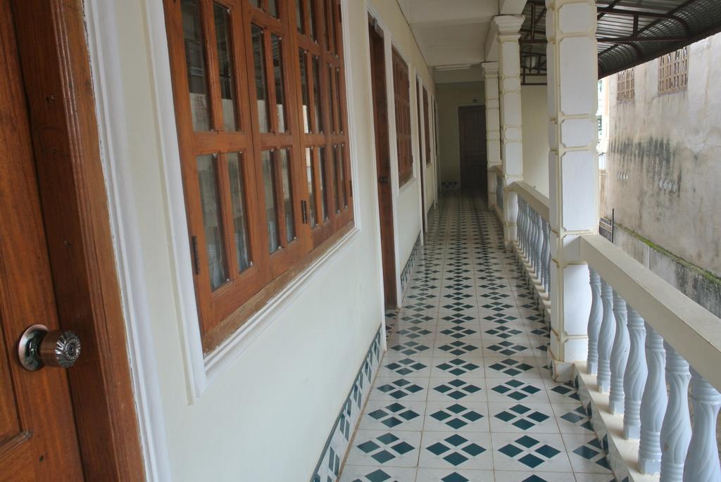 Nice Guesthouse Muang Phônsavan Dış mekan fotoğraf