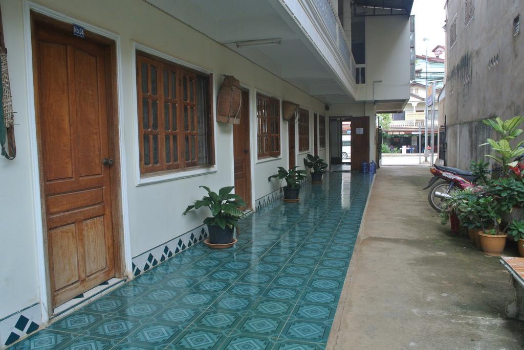 Nice Guesthouse Muang Phônsavan Dış mekan fotoğraf