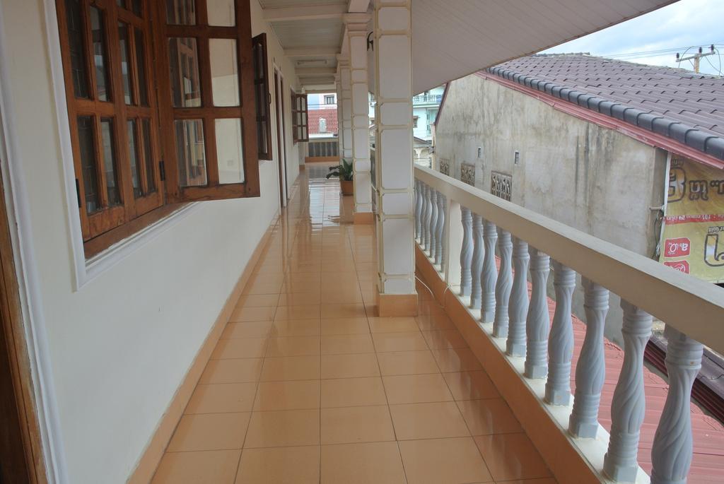 Nice Guesthouse Muang Phônsavan Dış mekan fotoğraf