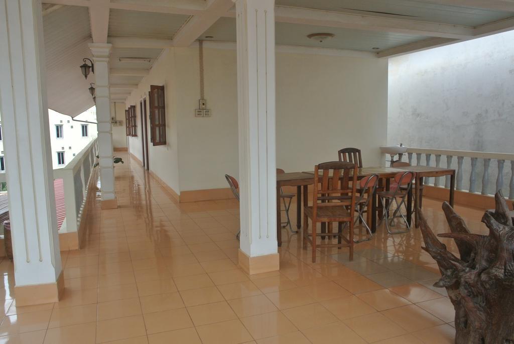 Nice Guesthouse Muang Phônsavan Dış mekan fotoğraf